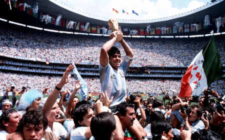 Transmita uma celebração de Diego Maradona gratuitamente no FIFA+