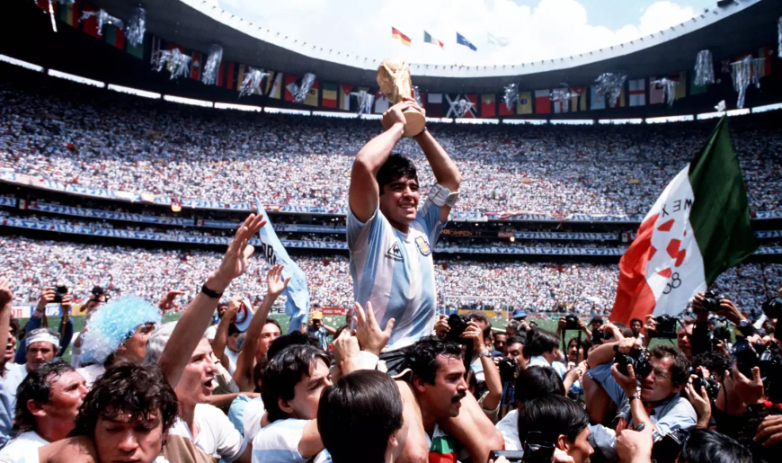 Transmita uma celebração de Diego Maradona gratuitamente no FIFA+