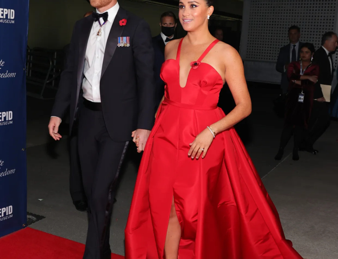 Meghan Markle faz uma aparição surpresa sem Harry em Los Angeles - como casal 'vive vidas separadas e está se afastando'